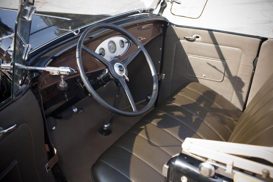  Ford Model 18 DeLuxe Roadster 1932 года  (фото 12 из 13)